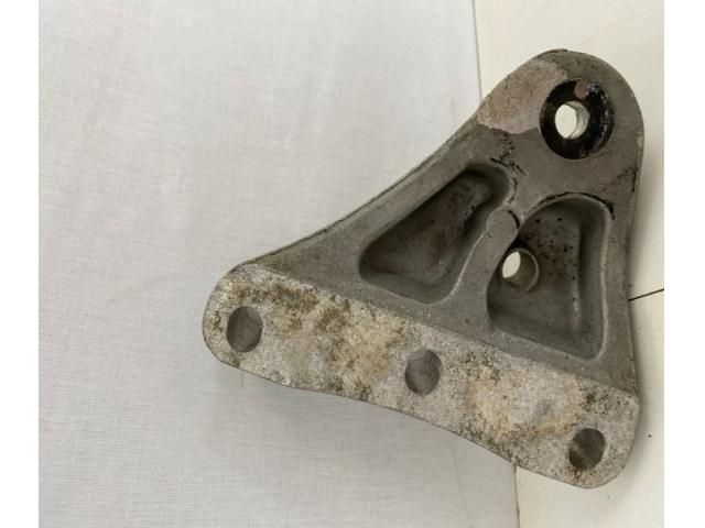 bontott AUDI A5 Motor Tartó Bak (Pozíciófüggetlen)