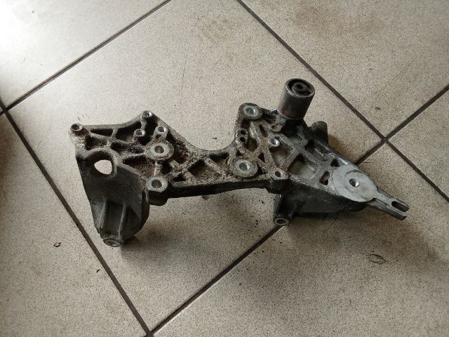 bontott AUDI A5 Nagynyomású Szivattyú Bak