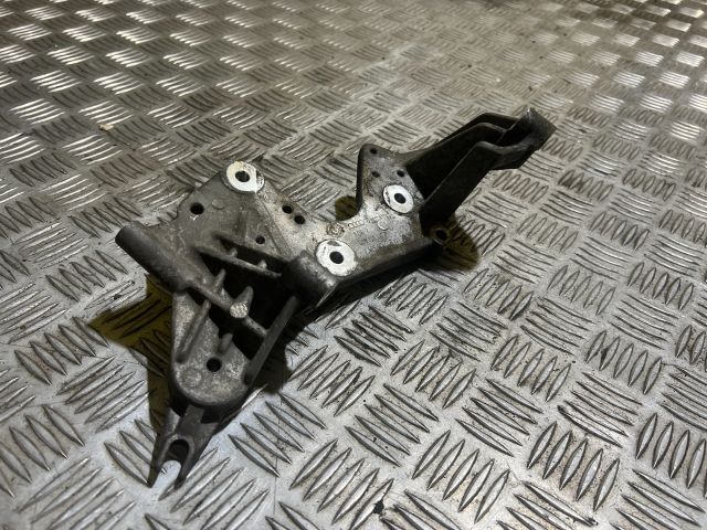 bontott AUDI A5 Nagynyomású Szivattyú Bak