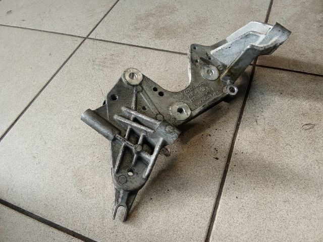 bontott AUDI A5 Nagynyomású Szivattyú Bak