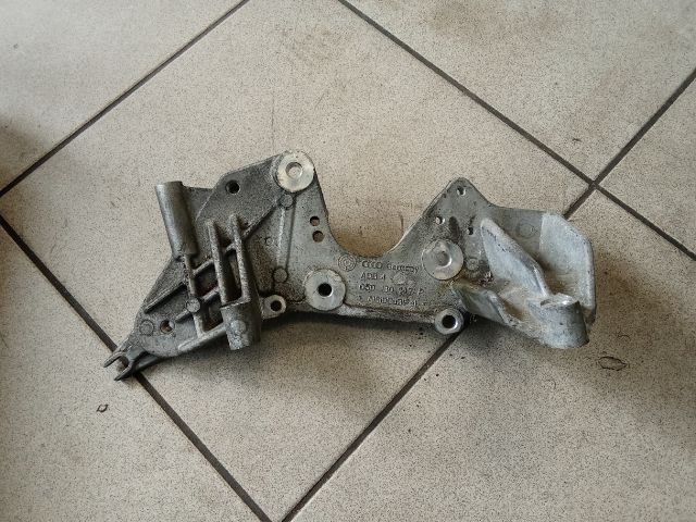 bontott AUDI A5 Nagynyomású Szivattyú Bak