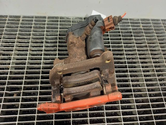 bontott AUDI A5 Jobb hátsó Féknyereg Munkahengerrel