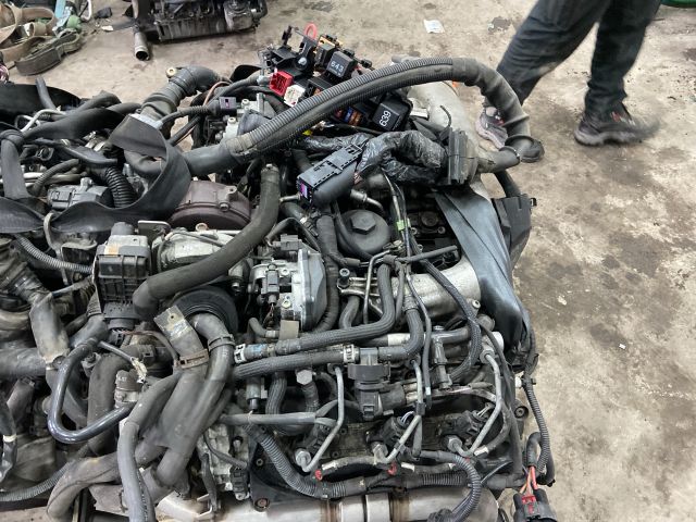 bontott AUDI A5 Motor (Fűzött blokk hengerfejjel)