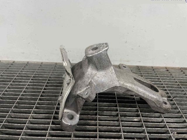 bontott AUDI A5 Motor Tartó Bak Jobb