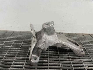 bontott AUDI A5 Motor Tartó Bak Jobb