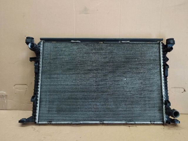 bontott AUDI A5 Vízhűtő Radiátor (Klímás)