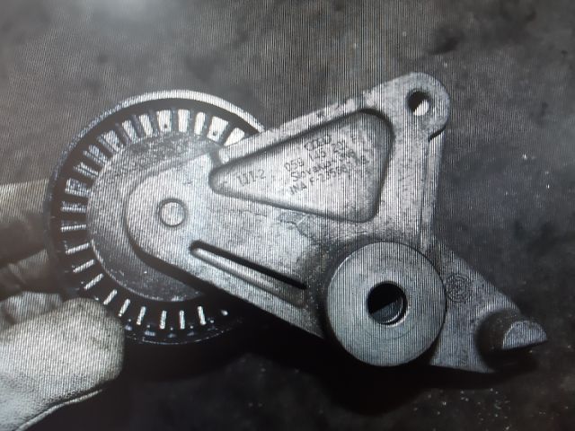 bontott AUDI A5 Szíjfeszítő Görgő