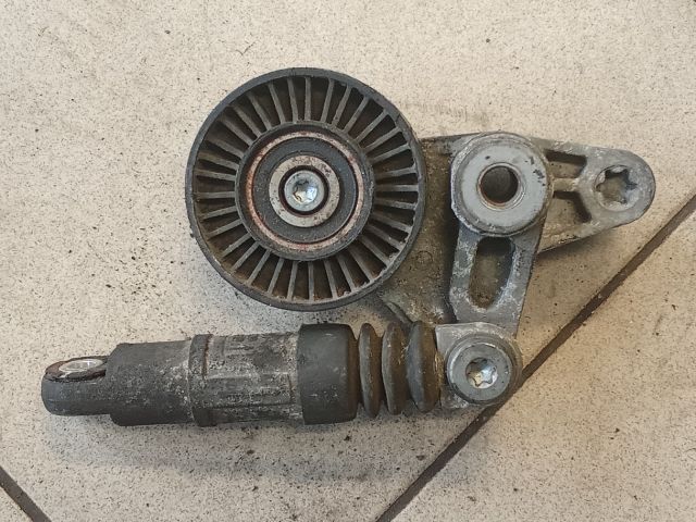 bontott AUDI A5 Szíjfeszítő Görgő