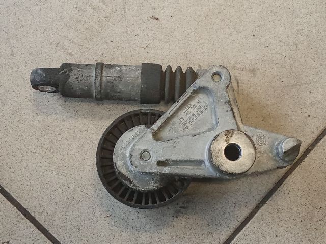 bontott AUDI A5 Szíjfeszítő Görgő