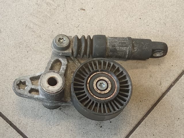 bontott AUDI A5 Szíjfeszítő Görgő