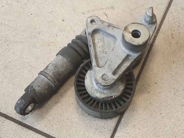 bontott AUDI A5 Szíjfeszítő Görgő