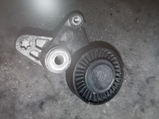 bontott AUDI A5 Szíjfeszítő Görgő