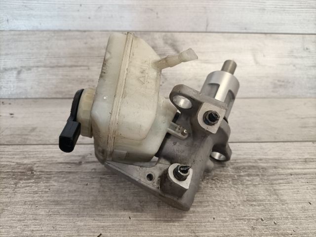 bontott AUDI A5 Főfékhenger