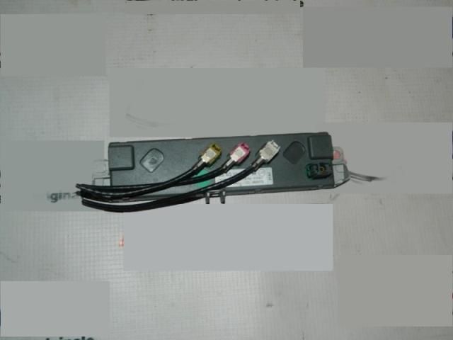 bontott AUDI A5 Antenna Erősítő