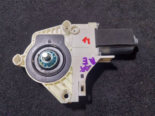 bontott AUDI A5 Bal első Ablakemelő Motor