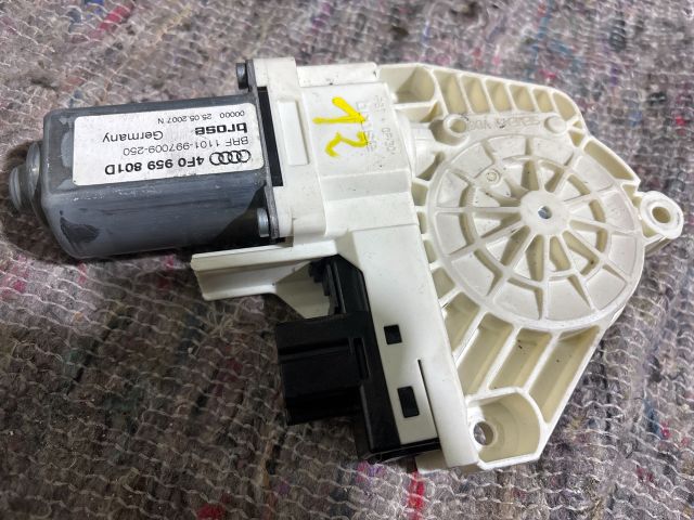 bontott AUDI A5 Bal első Ablakemelő Motor