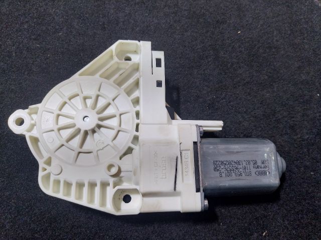 bontott AUDI A5 Bal első Ablakemelő Motor