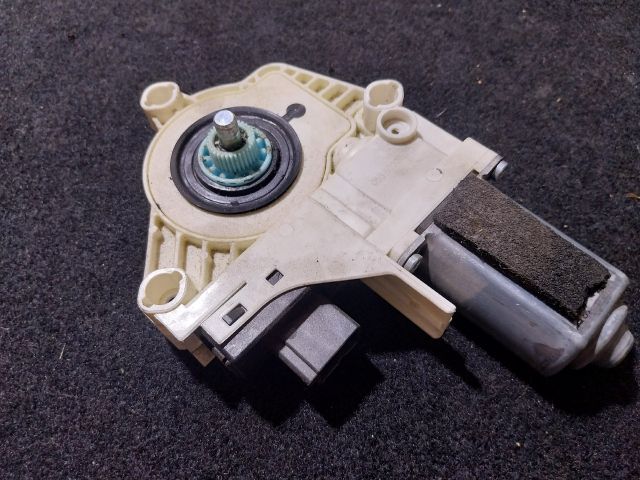 bontott AUDI A5 Bal első Ablakemelő Motor