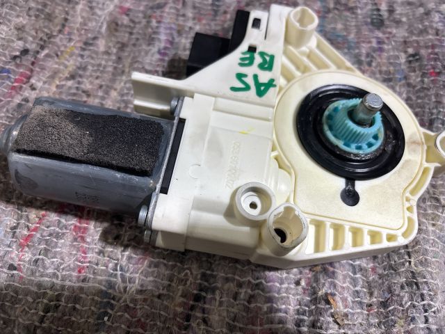 bontott AUDI A5 Bal első Ablakemelő Motor