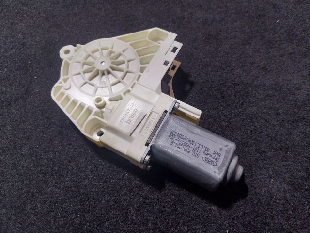 bontott AUDI A5 Bal első Ablakemelő Motor