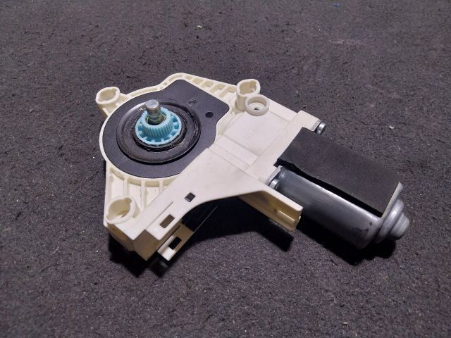 bontott AUDI A5 Bal első Ablakemelő Motor