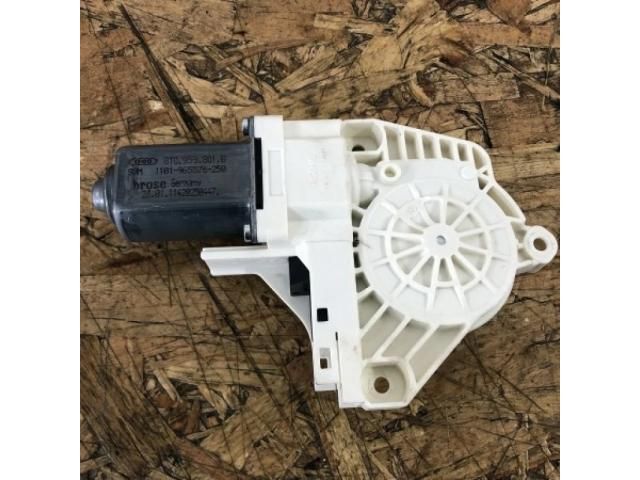 bontott AUDI A5 Bal első Ablakemelő Motor