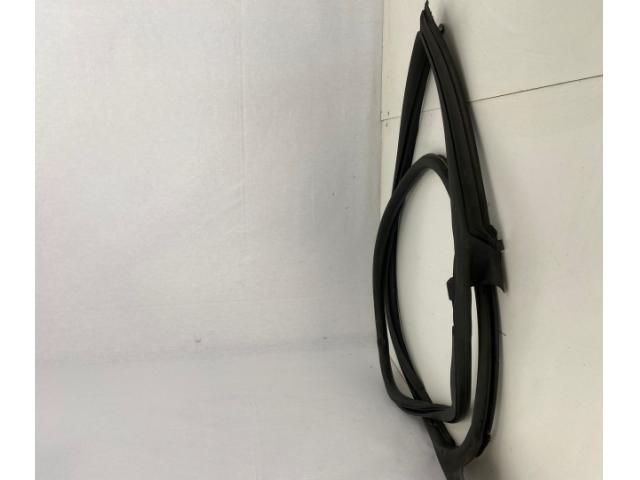 bontott AUDI A5 Bal első Ajtó Szigetelés