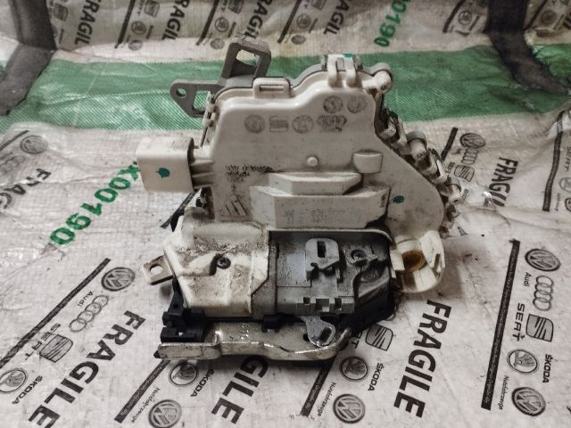 bontott AUDI A5 Bal első Ajtózár