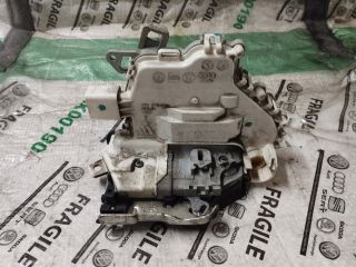 bontott AUDI A5 Bal első Ajtózár