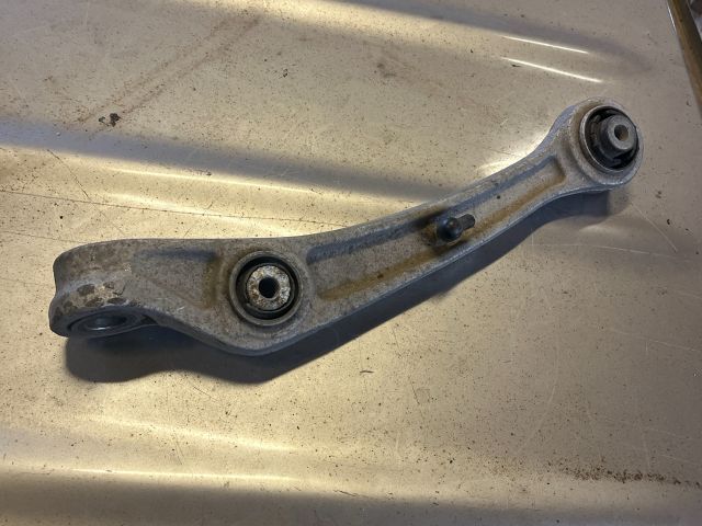 bontott AUDI A5 Bal első Alsó Első Lengőkar