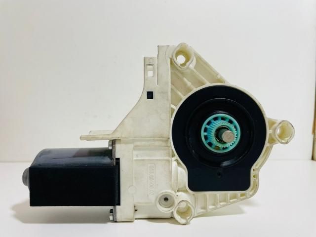 bontott AUDI A5 Bal hátsó Ablakemelő Motor