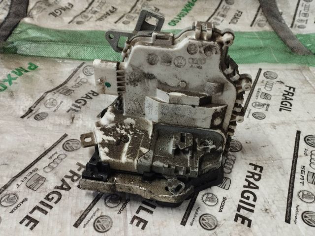 bontott AUDI A5 Bal hátsó Ajtózár