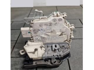 bontott AUDI A5 Bal hátsó Ajtózár