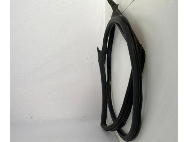 bontott AUDI A5 Bal hátsó Gumikéder