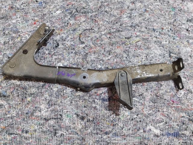 bontott AUDI A5 Bal Sárvédő Oldaltartó