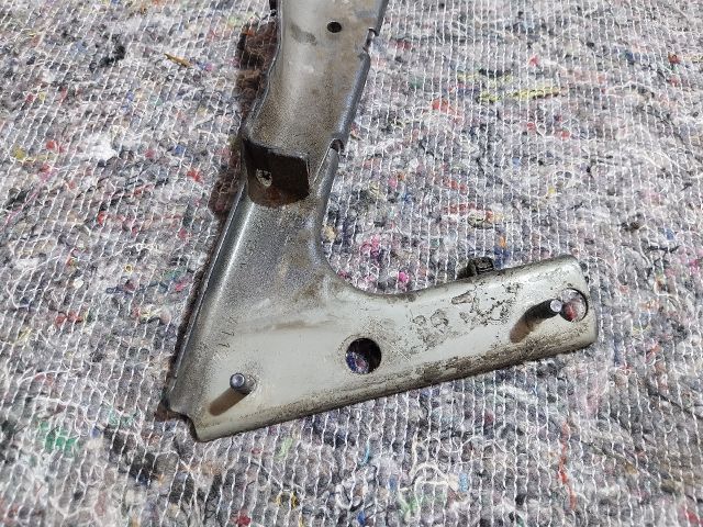 bontott AUDI A5 Bal Sárvédő Oldaltartó