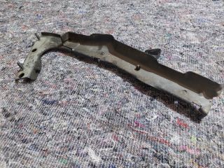 bontott AUDI A5 Bal Sárvédő Oldaltartó