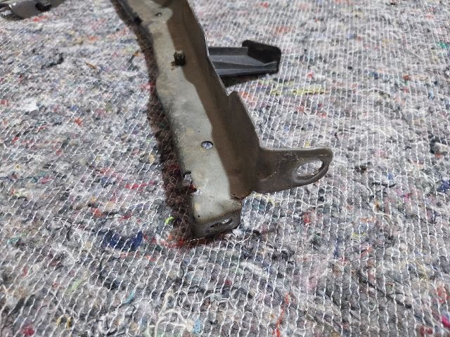 bontott AUDI A5 Bal Sárvédő Oldaltartó