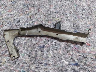 bontott AUDI A5 Bal Sárvédő Oldaltartó