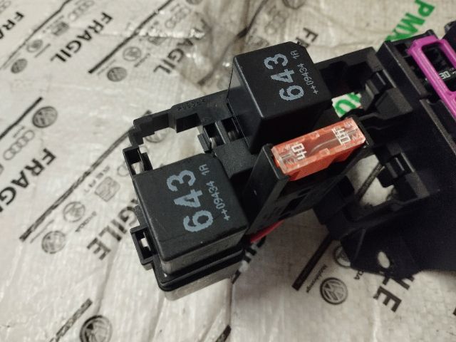 bontott AUDI A5 Biztosítéktábla Utastér