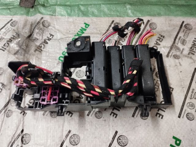 bontott AUDI A5 Biztosítéktábla Utastér