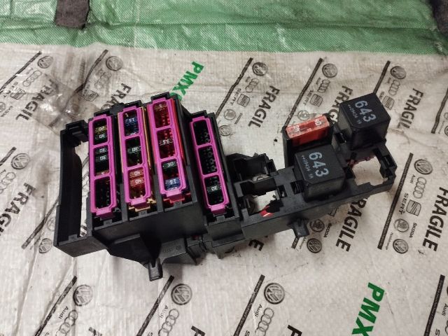 bontott AUDI A5 Biztosítéktábla Utastér