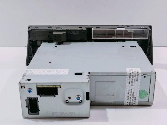 bontott AUDI A5 CD / DVD Tár