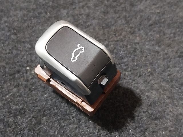 bontott AUDI A5 Csomagtér Nyitó Kar / Gomb