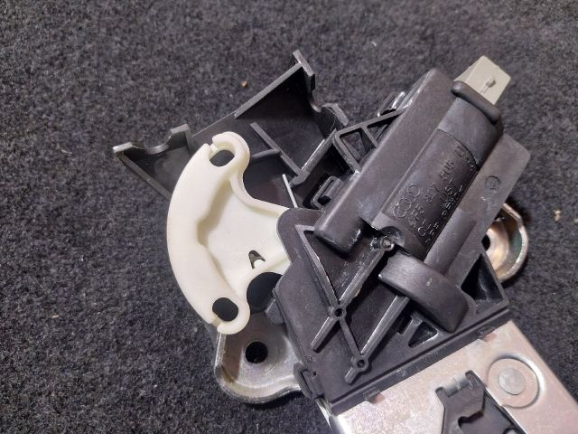 bontott AUDI A5 Csomagtérajtó Zárszerkezet