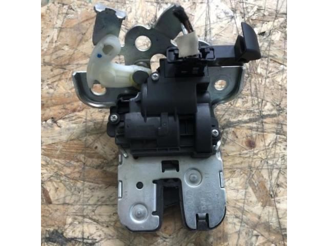 bontott AUDI A5 Csomagtérajtó Zárszerkezet