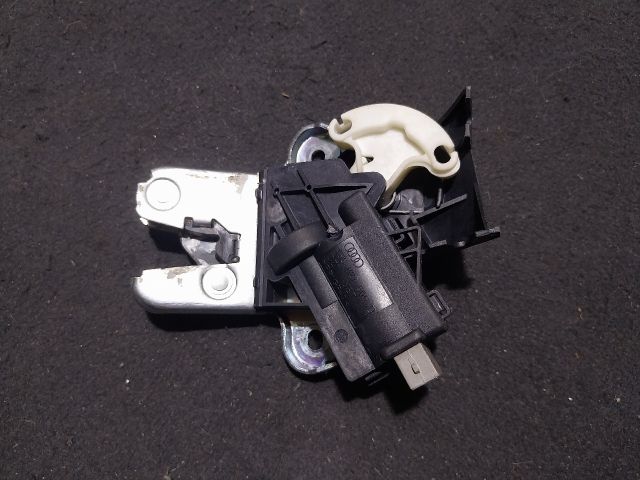 bontott AUDI A5 Csomagtérajtó Zárszerkezet