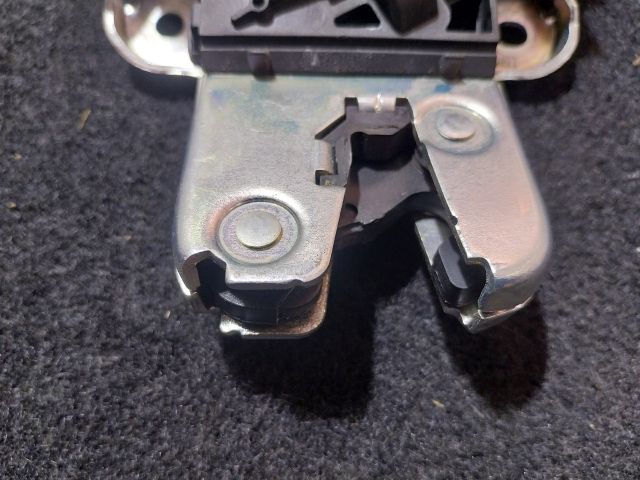 bontott AUDI A5 Csomagtérajtó Zárszerkezet