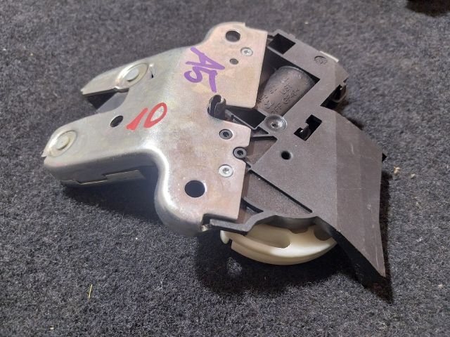 bontott AUDI A5 Csomagtérajtó Zárszerkezet