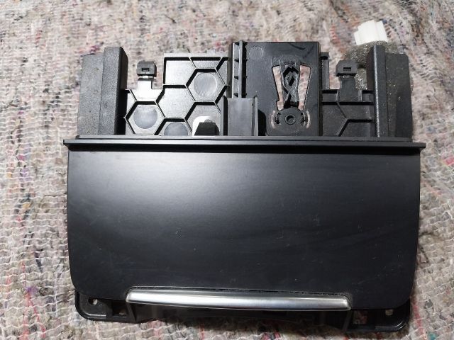 bontott AUDI A5 Első Hamutartó